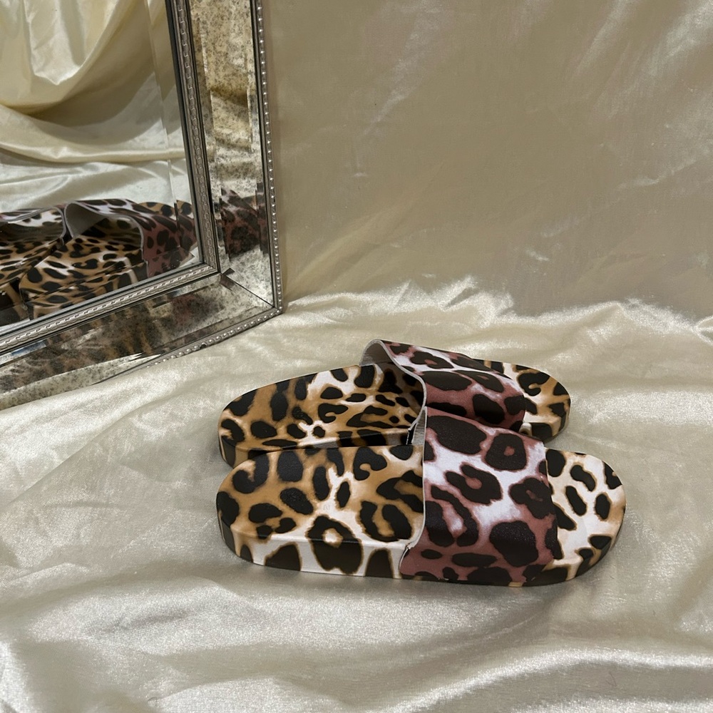 ASOS Leopard Pool Slides - Picture 3 of 5